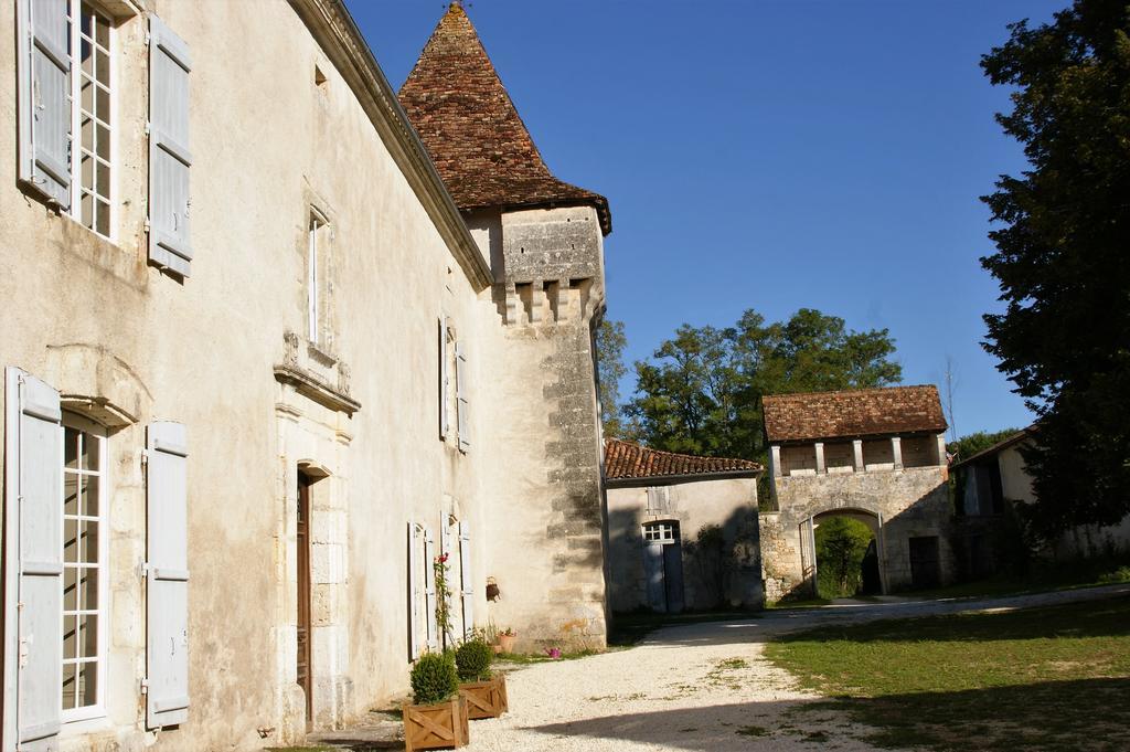 Chateau De La Combe Bed & Breakfast 3*